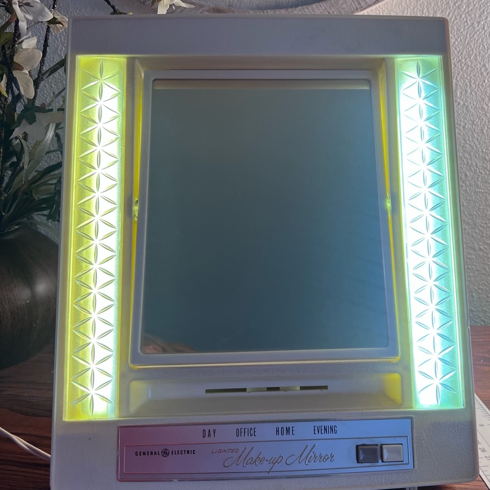 🔥 Vintage GE Lighted Vanity Mirror - Works! - Retro 4-Way Lighting 70s/80s